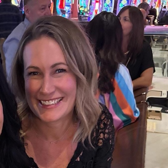 Meet your Posher, Cynthia - Picture 2 of 2